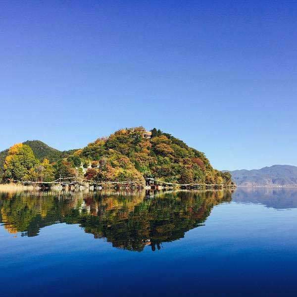 里務(wù)比島