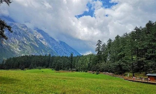 麗江徒步路線推薦：玉龍雪山徒步攻略，麗江戶外團建的最佳選擇