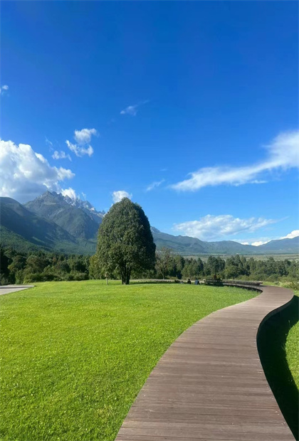 麗江旅游公司：雪山腳下靜謐的一片風(fēng)景