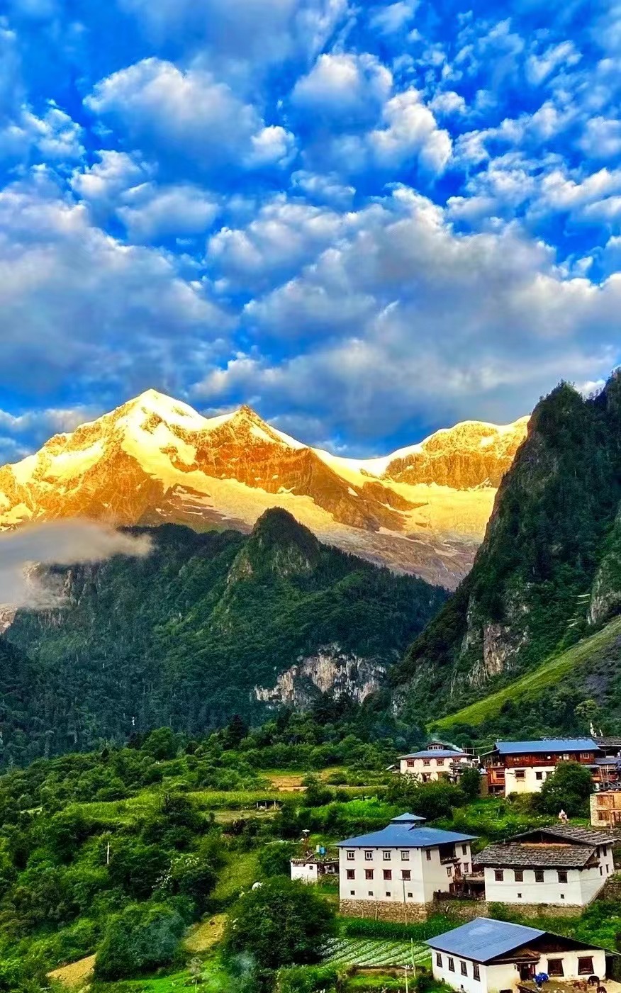 跟著麗江小編一起游云南：走進(jìn)雨崩，徒步探尋云南深藏的絕美天堂！